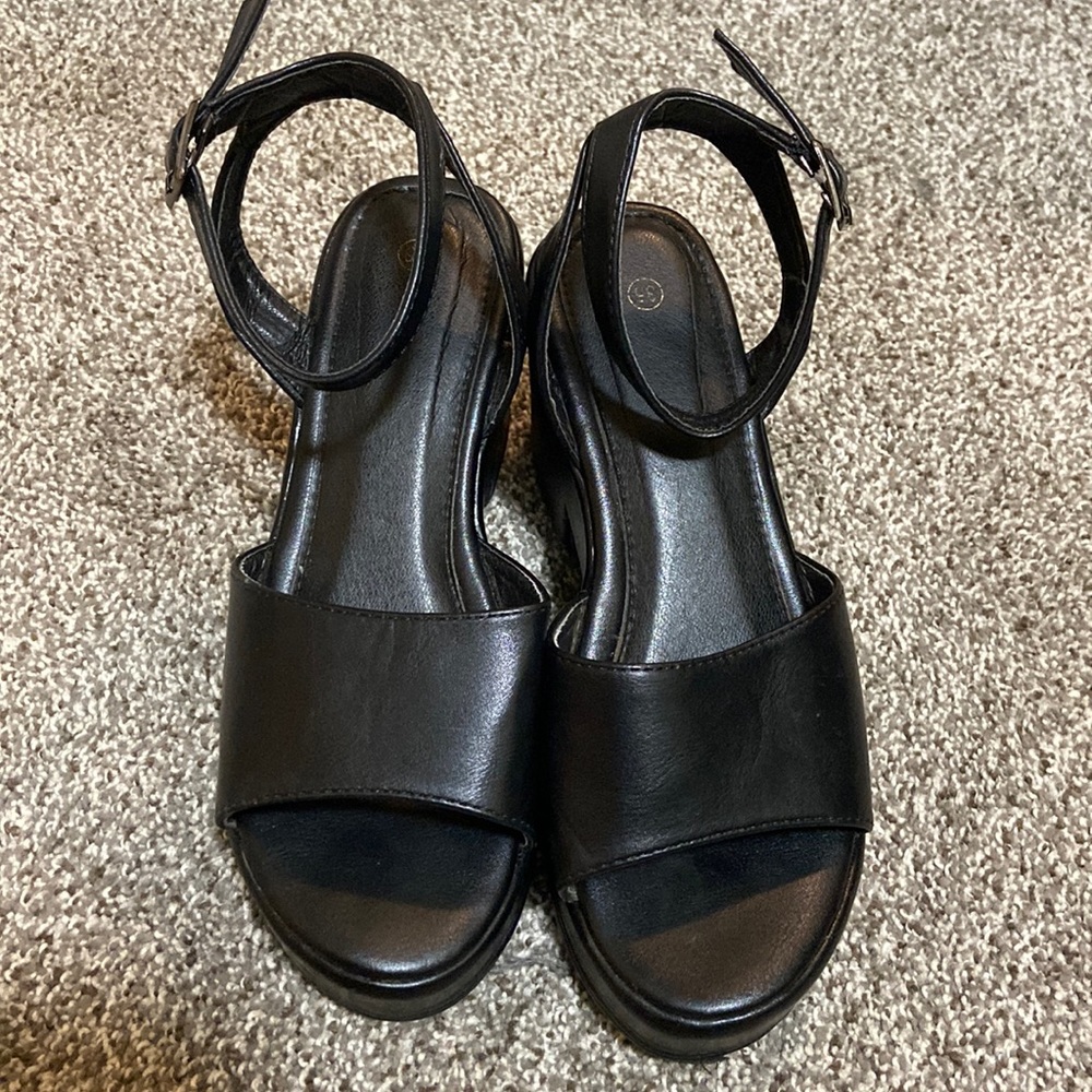 Black Heeled Platform Shoes, Women’s size 35 (5.5-6 US)